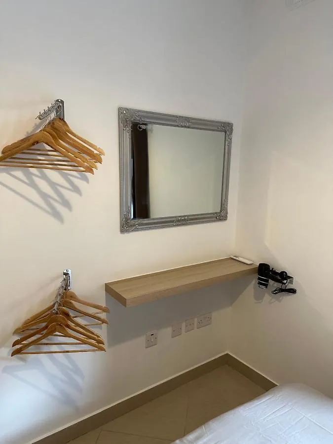 Ewa Apt - 3-Bedrooms Apt Near Sliema - St Julians Seafront Gzira Apartmán